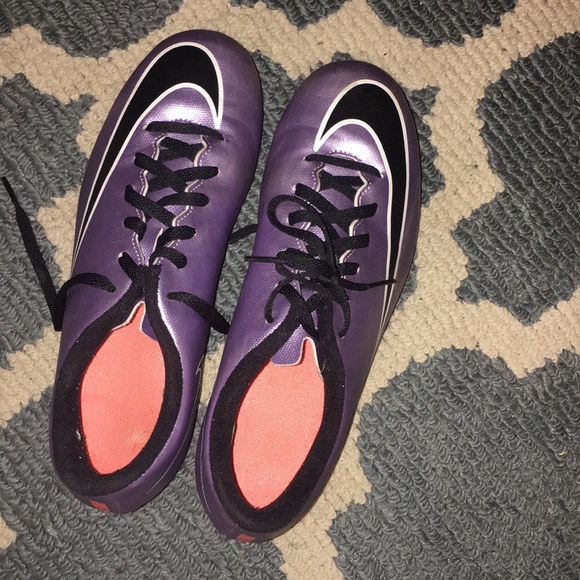 Nike sports cleats, condition like new - Picture 3 of 5